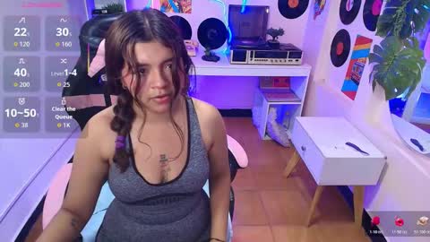 Snapshot of sweety_smilee chatting on 12-16-25, 07:19 Emma online show from 12-16-25, 07:19