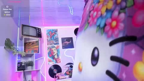 Snapshot of sweety_smilee chatting on 02-07-26, 07:39 Emma online show from 02-07-26, 07:39