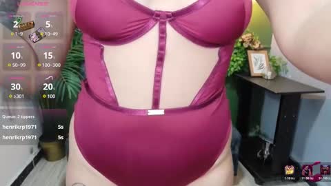 Snapshot of sweety_smilee chatting on 03-19-26, 01:59 Emma online show from 03-19-26, 01:59
