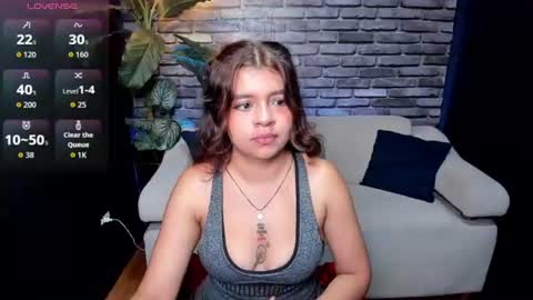 Snapshot of sweety_smilee chatting on 06-25-26, 12:31 Emma online show from 06-25-26, 12:31