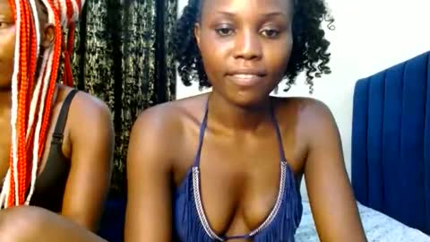 Snapshot of sweety_spixxy chatting on 05-25-26, 02:12 Dolly online show from 05-25-26, 02:12