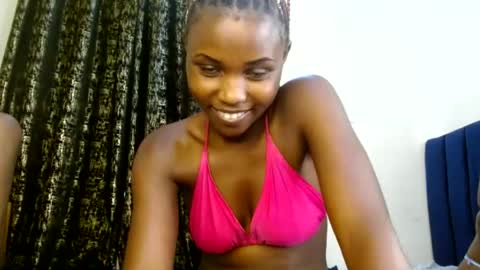 Snapshot of sweety_spixxy chatting on 06-12-26, 12:26 Dolly online show from 06-12-26, 12:26