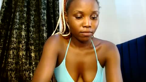Snapshot of sweety_spixxy chatting on 06-27-26, 12:33 Dolly online show from 06-27-26, 12:33