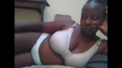 Snapshot of sweetyass25 chatting on 05-01-26, 04:06 sweetyass25 online show from 05-01-26, 04:06