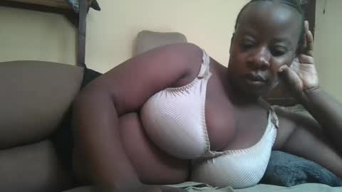 Snapshot of sweetyass25 chatting on 05-28-26, 06:43 sweetyass25 online show from 05-28-26, 06:43