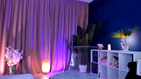 Snapshot of sweetyfit chatting on 10-27-25, 05:44 Leya online show from 10-27-25, 05:44