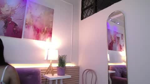 LAURA online show from 04-24-26, 12:07