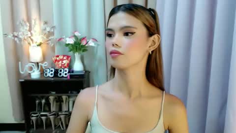 Snapshot of sweetytrannygirlxx chatting on 11-20-25, 04:12 Megan online show from 11-20-25, 04:12