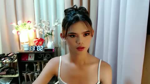 Snapshot of sweetytrannygirlxx chatting on 02-19-26, 05:03 Megan online show from 02-19-26, 05:03