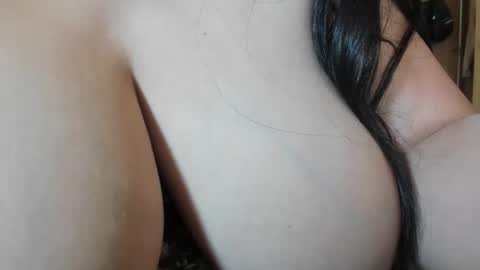 Snapshot of sweewoman_ chatting on 06-10-26, 01:43 Miranda online show from 06-10-26, 01:43