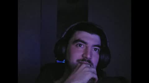 Snapshot of swepy88 chatting on 10-01-25, 04:02 Swepy online show from 10-01-25, 04:02