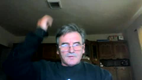 Snapshot of swergiu333 chatting on 04-27-26, 05:16 Raymond online show from 04-27-26, 05:16