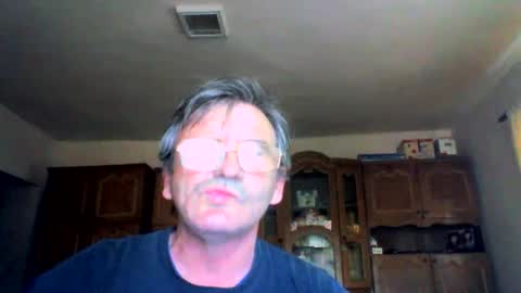 Snapshot of swergiu333 chatting on 04-28-26, 06:18 Raymond online show from 04-28-26, 06:18