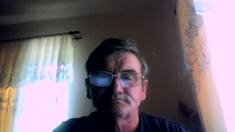 Snapshot of swergiu333 chatting on 05-10-26, 09:25 Raymond online show from 05-10-26, 09:25