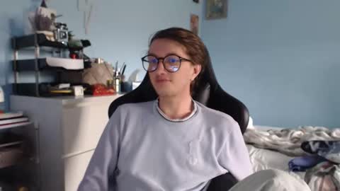 Cat online show from 04-17-26, 07:55