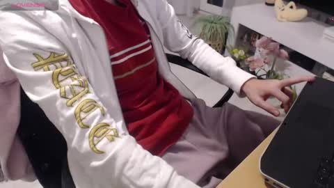 SwetLittleBoy4u online show from 12-02-25, 10:05