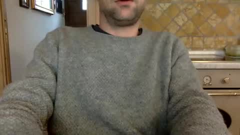 Snapshot of swissix chatting on 02-08-25, 09:03 Rocco online show from 02-08-25, 09:03