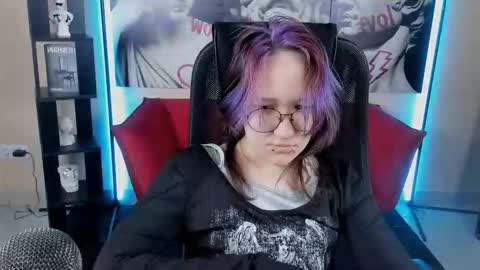 syllviareed online show from 12-22-25, 07:16