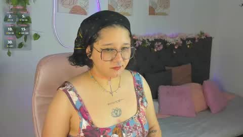 Snapshot of sylvara_bx chatting on 04-19-26, 01:32 online show from 04-19-26, 01:32