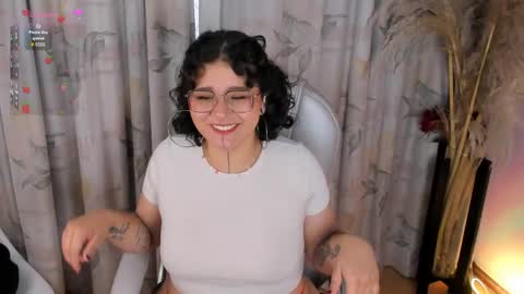 Snapshot of sylvara_bx chatting on 06-01-26, 12:07 online show from 06-01-26, 12:07