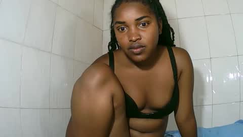 Snapshot of sylviasexy27 chatting on 02-18-25, 12:15 sylviasexy27 online show from 02-18-25, 12:15