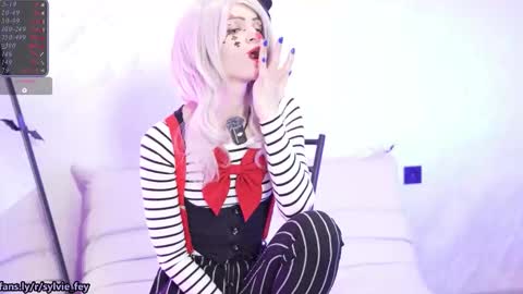 Sylvie online show from 10-05-25, 11:02