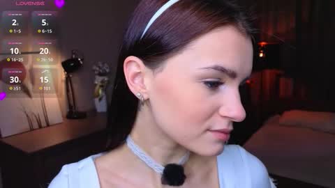 Snapshot of synne_glows chatting on 09-11-25, 07:08 Eva online show from 09-11-25, 07:08