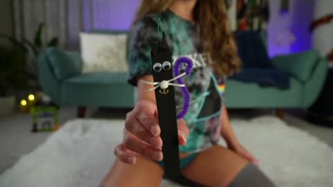 Snapshot of syriahsage chatting on 10-23-25, 10:19 Marissa online show from 10-23-25, 10:19