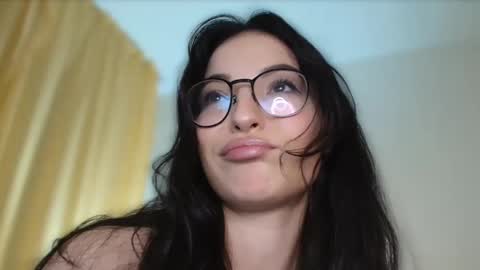 Snapshot of taachick chatting on 02-05-25, 11:39 T A A H I R A online show from 02-05-25, 11:39