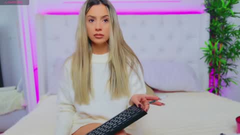 Snapshot of taahiraarabian chatting on 12-17-24, 01:49 Arianna online show from 12-17-24, 01:49