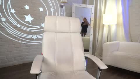 Snapshot of tais_athena chatting on 11-29-25, 11:41 Margo online show from 11-29-25, 11:41