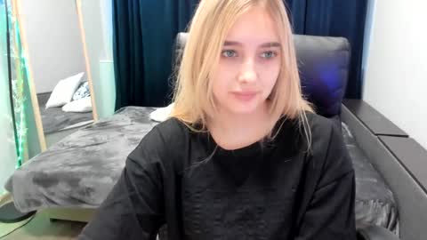Snapshot of taisia_hot chatting on 07-23-26, 08:01 Taisia online show from 07-23-26, 08:01