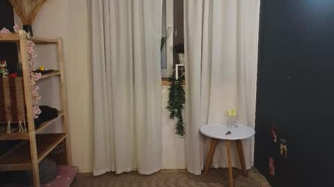 Lizzy online show from 11-20-25, 05:12