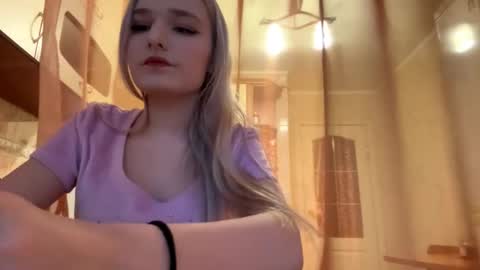 Mia online show from 02-01-26, 01:42