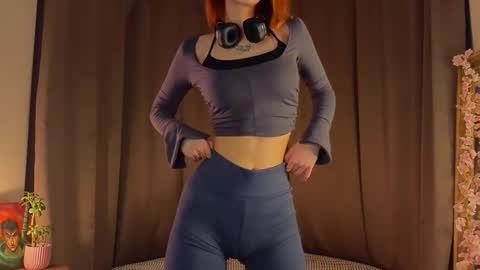 Snapshot of taiteedgington chatting on 10-12-25, 02:21 im Lally online show from 10-12-25, 02:21