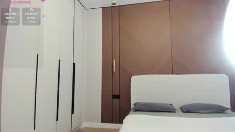 Mia  online show from 04-23-26, 11:31