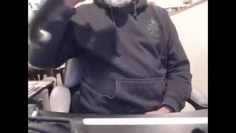 Snapshot of tallguy4unow chatting on 12-15-25, 01:37 tallguy4unow online show from 12-15-25, 01:37