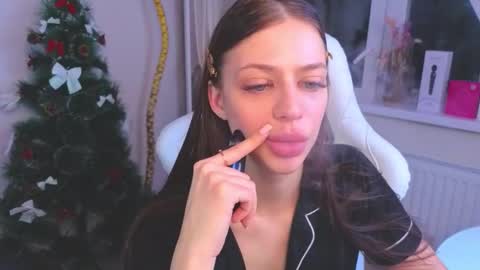 Daria Promisess online show from 12-21-25, 05:20