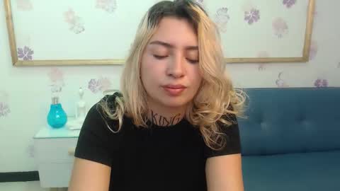 Snapshot of tamara_velezz chatting on 02-18-26, 09:22 Tamara online show from 02-18-26, 09:22