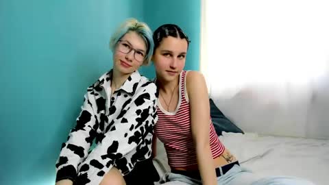 JessSara online show from 05-03-26, 02:56