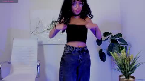 Snapshot of tamia_25 chatting on 04-26-26, 02:48 TAMI online show from 04-26-26, 02:48