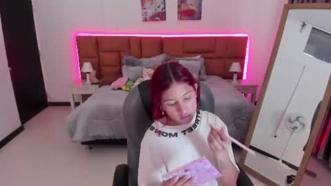 Snapshot of tamy_edwards chatting on 06-18-26, 07:18 Tamy online show from 06-18-26, 07:18