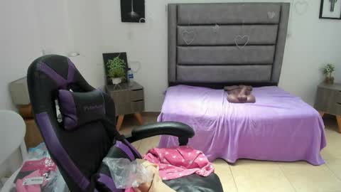 Snapshot of tania_duque chatting on 04-29-26, 05:30 Tania online show from 04-29-26, 05:30
