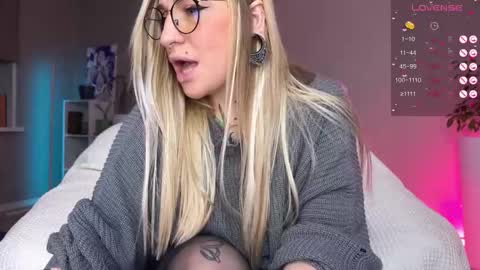 Tanya acid       online show from 12-18-25, 06:25