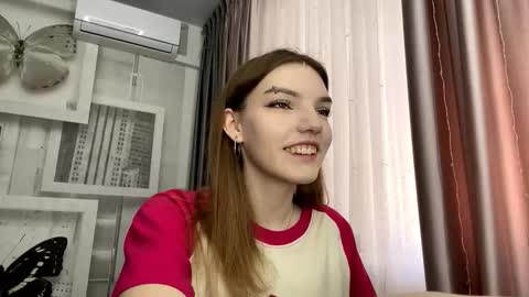 Snapshot of tarahmelaun chatting on 03-01-26, 09:22 Mia online show from 03-01-26, 09:22