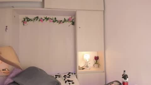  T A R A  online show from 11-07-25, 04:23