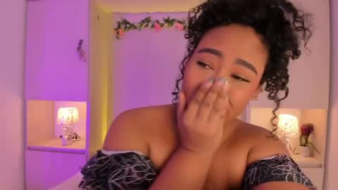 Snapshot of tarawiilson_ chatting on 04-25-26, 04:37 T A R A online show from 04-25-26, 04:37