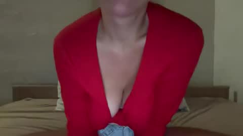 Snapshot of tarcymoon chatting on 05-03-26, 02:39 tracypussy online show from 05-03-26, 02:39