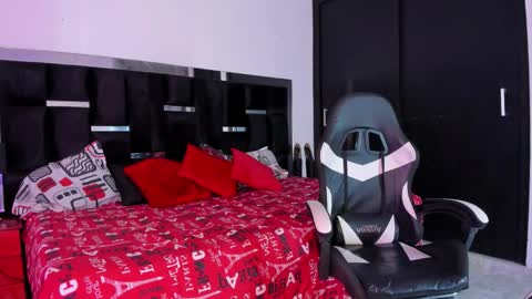 Snapshot of tashasant chatting on 10-26-25, 08:26 tashasant online show from 10-26-25, 08:26