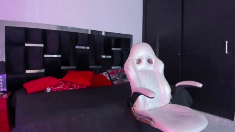 Snapshot of tashasant chatting on 11-14-25, 09:19 tashasant online show from 11-14-25, 09:19